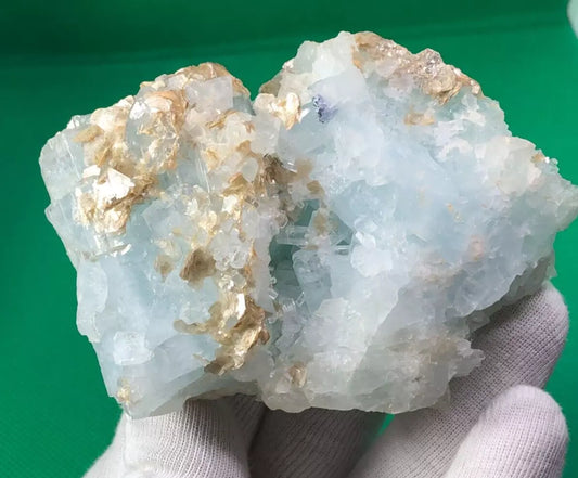 277 g Beautiful Natural Aquamarine Specimen with Mica Crystal from Skardu