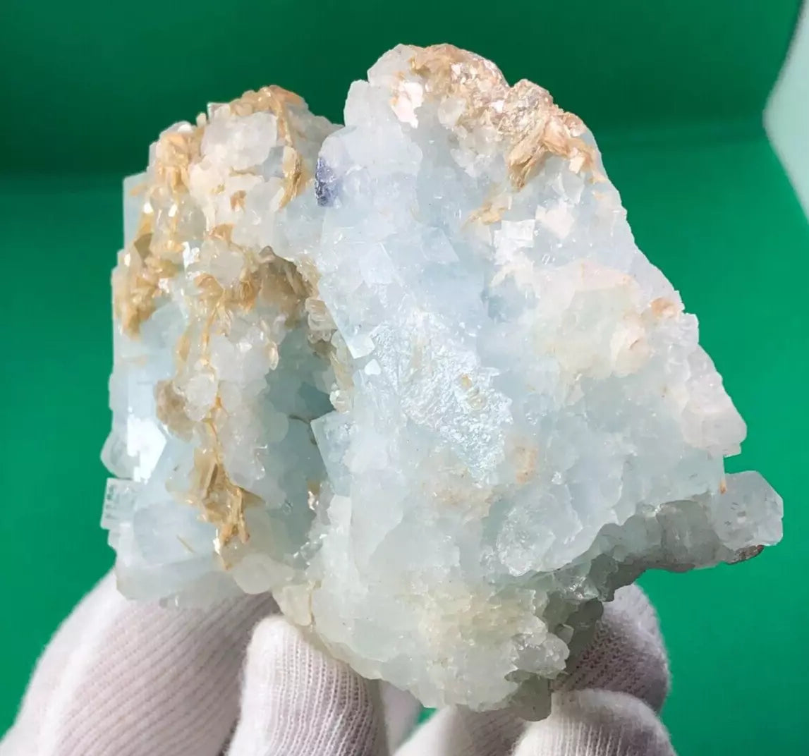 277 g Beautiful Natural Aquamarine Specimen with Mica Crystal from Skardu