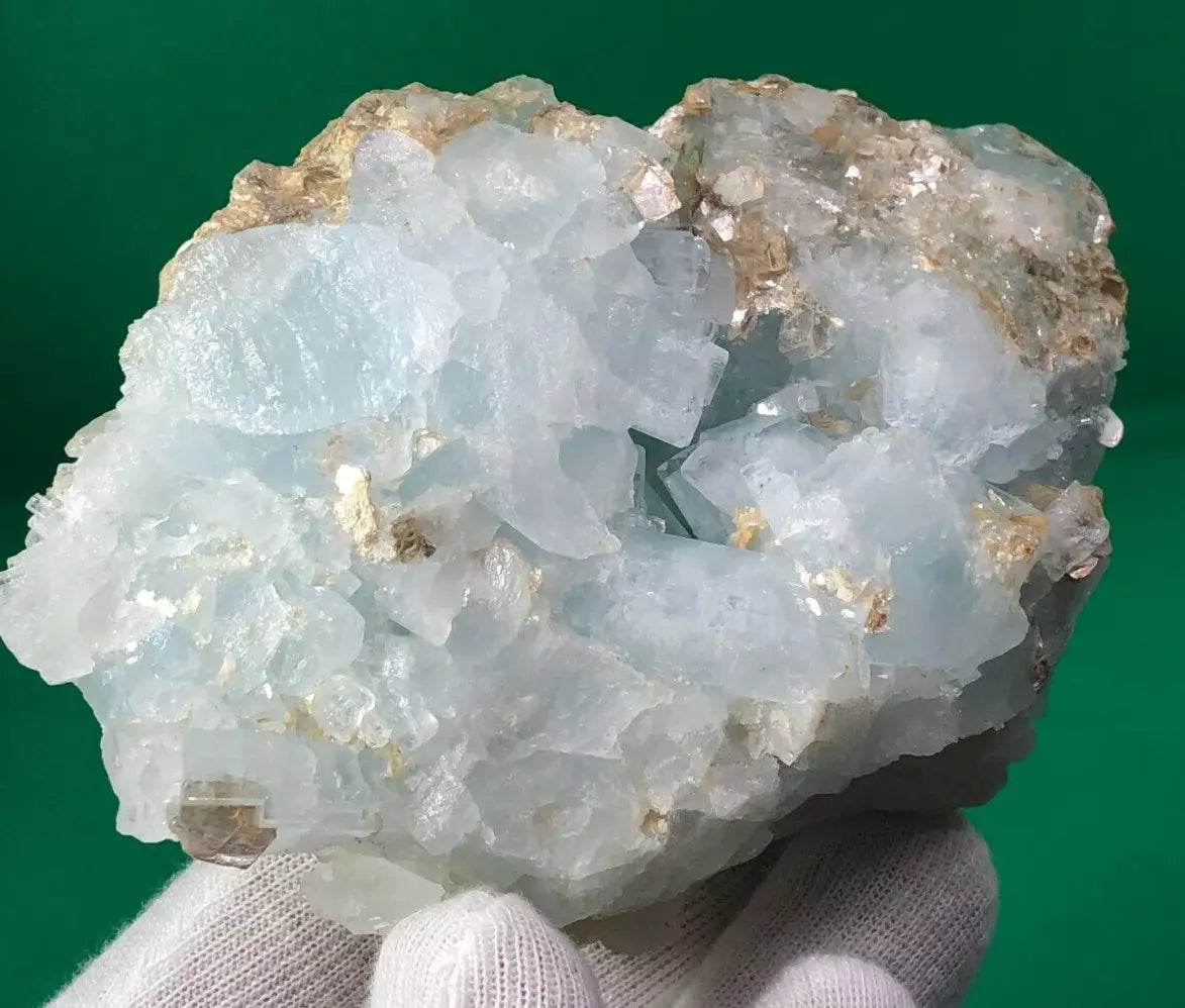 277 g Beautiful Natural Aquamarine Specimen with Mica Crystal from Skardu