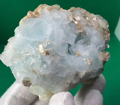 277 g Beautiful Natural Aquamarine Specimen with Mica Crystal from Skardu